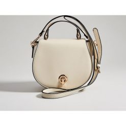Torebka saddle bag z odpinanym paskiem - Kremowy. Białe torebki klasyczne damskie Mohito, bez wzorów, bez dodatków. Za 89,99 zł.