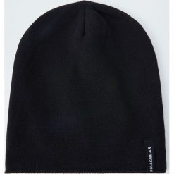 Czapka z cienkiej bawełnianej dzianiny. Czarne czapki męskie Pull&Bear, bez wzorów, z bawełny. Za 39,90 zł.