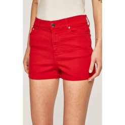 Karl Lagerfeld Denim - Szorty jeansowe. Czerwone szorty damskie KARL LAGERFELD DENIM, z aplikacjami, z elastanu, casualowe, z podwyższonym stanem. W wyprzedaży za 499,90 zł.
