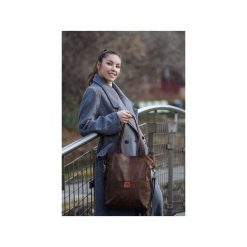 Brązowa torba z zamszu ekologicznego z regulowanym paskiem. Pomarańczowe torby na laptopa Karolina audycka, w paski, ze skóry, biznesowe. Za 194,00 zł.
