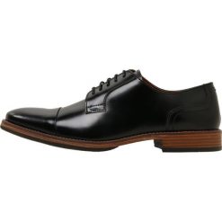 Kurt Geiger BERNARD Eleganckie buty black. Czarne buty wizytowe męskie marki Kurt Geiger, ze skóry. Za 629,00 zł.