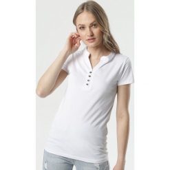 Biały T-shirt Costanza. Białe bluzki damskie Born2be, s, bez wzorów, ze stójką. Za 39,99 zł.