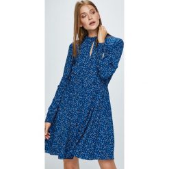 Tommy Hilfiger - Sukienka. Szare sukienki mini TOMMY HILFIGER, na co dzień, z materiału, casualowe, z okrągłym kołnierzem, rozkloszowane. W wyprzedaży za 499,90 zł.