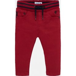Mayoral - Spodnie dziecięce 74-98 cm. Niebieskie spodnie chłopięce Mayoral, bez wzorów, z elastanu. W wyprzedaży za 79,90 zł.