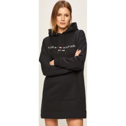 Tommy Hilfiger - Bluza. Czerwone bluzy damskie TOMMY HILFIGER, na co dzień, s, z aplikacjami, z bawełny, casualowe, z okrągłym kołnierzem, z długim rękawem, długie, mini, proste. Za 599,90 zł.