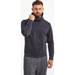 BLUZA EMPORIO ARMANI TRAVEL ESSENTIAL PACKABLE. Bluzy męskie Emporio Armani, xxl, bez wzorów, bez kołnierzyka, bez rękawów, bez kaptura. Za 1399,00 zł.