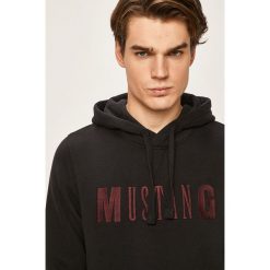 Mustang - Bluza. Czarne bluzy męskie Mustang, s, z aplikacjami, z bawełny, z kapturem, bez rękawów, z kapturem. W wyprzedaży za 159,90 zł.