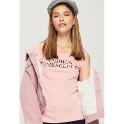 T-shirt z napisem - Różowy. Czerwone t-shirty damskie Sinsay, l, z napisami. Za 9,99 zł.