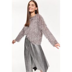Sweter z fantazyjnej dzianiny. Brązowe swetry damskie Top Secret, bez wzorów, z jeansu, eleganckie, z długim rękawem, długie, bez kaptura. Za 109,99 zł.