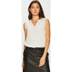 Vero Moda - Top Joan. Białe topy damskie marki Vero Moda, l, z koronki. W wyprzedaży za 59,90 zł.
