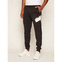 Spodnie dresowe EA7 Emporio Armani 6HPP51 PJ05Z 1200. Czarne jeansy męskie EA7 Emporio Armani, m, bez wzorów. Za 499,00 zł.