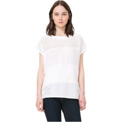 Desigual T-Shirt Damski Ts White 2 73T2Yc5 1000 (Rozmiar S). Białe koszulki damskie Desigual, s, bez wzorów, bez kołnierzyka. W wyprzedaży za 80,00 zł.