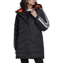 ADIDAS LONG SYNTHETIC DOWN JACKET > ED7585. Kurtki damskie Adidas, na zimę, w paski, z poliesteru, klasyczne, długie, bez kaptura. W wyprzedaży za 529,99 zł.
