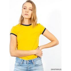 Klasyczny t-shirt w kolorze słonecznym. Żółte bluzki damskie marki Pakamera, s, bez wzorów, klasyczne, z klasycznym kołnierzykiem. Za 102,00 zł.