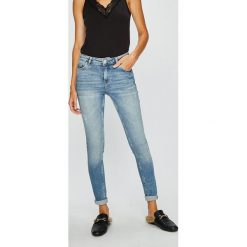 Review - Jeansy Minnie. Niebieskie rurki damskie Review, z elastanu. W wyprzedaży za 179,90 zł.