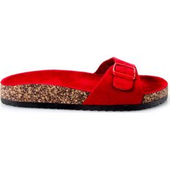 Klapki zamszowe (38). Czerwone klapki damskie FASHION, bez wzorów, z zamszu, bez obcasa, na platformie. Za 54,00 zł.