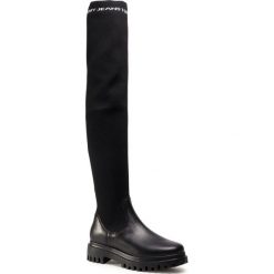 Muszkieterki TOMMY JEANS - Over The Knee Boot EN0EN01086 Black BDS. Czarne kozaki damskie Tommy Jeans, z jeansu, bez obcasa, bez zapięcia. Za 799,00 zł.