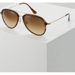 RayBan Okulary przeciwsłoneczne brown. Pomarańczowe okulary przeciwsłoneczne męskie wayfarery marki Ray-Ban. Za 679,00 zł.
