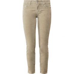CLOSED BAKER Spodnie materiałowe khaki. Zielone spodnie damskie CLOSED, bez wzorów, z elastanu. Za 789,00 zł.