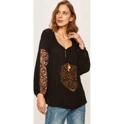 Desigual - Bluzka. Czarne bluzki damskie Desigual, s, z nadrukiem, z bawełny, z okrągłym kołnierzem, bez rękawów. Za 349,90 zł.