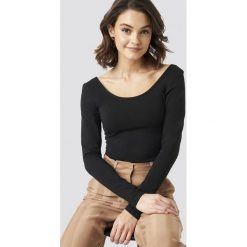NA-KD Basic Basic Fitted LS Top - Black. Czarne topy damskie marki NA-KD Basic, bez wzorów, bez kołnierzyka. Za 72,95 zł.