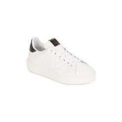 Buty Victoria DEPORTIVO PIEL. Białe trampki i tenisówki damskie Victoria, bez wzorów, bez zapięcia. Za 239,20 zł.