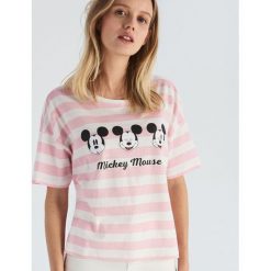 T-shirt Mickey Mouse - Biały. Białe t-shirty damskie marki Sinsay, s, z motywem z bajki, bez kołnierzyka. Za 39,99 zł.