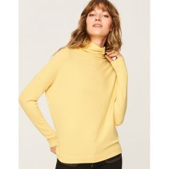 Sweter z szeroką stójką - Zielony. Zielone swetry klasyczne damskie Reserved, m, ze stójką. Za 59,99 zł.