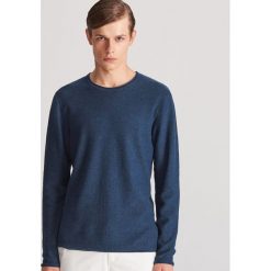 Bawelniany sweter - Granatowy. Niebieskie swetry męskie Reserved, s, bez wzorów, z bawełny, bez kołnierzyka, bez kaptura. Za 79,99 zł.
