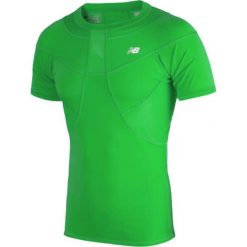 Koszulka kompresyjna - MT710135FN. Koszulki męskie New Balance, s, bez wzorów, z poliesteru, bez kołnierzyka, bez rękawów, do piłki nożnej. W wyprzedaży za 99,99 zł.
