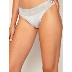 Stringi TOMMY HILFIGER Thong UW0UW02204. Niebieskie stringi damskie TOMMY HILFIGER, s, bez wzorów. W wyprzedaży za 79,00 zł.