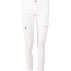 True Religion Bojówki white. Białe spodnie damskie marki True Religion, z elastanu. Za 929,00 zł.