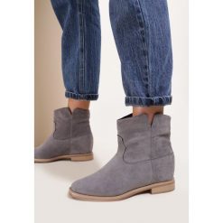 Szare Botki Ryrielle. Szare koturny damskie Renee, bez obcasa, na koturnie, bez zapięcia. Za 129,99 zł.