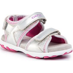 Sandały GEOX - B S.Cuore A B0290A 0AJ15 C0162 S Silver/Fuchsia. Szare sandały dziewczęce Geox, ze skóry ekologicznej, bez zapięcia. W wyprzedaży za 179,00 zł.