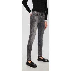 Tommy Jeans - Jeansy Nora. Szare jeansy damskie Tommy Jeans. W wyprzedaży za 329,90 zł.