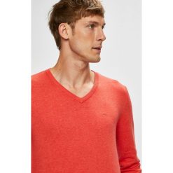 Tom Tailor Denim - Sweter. Czerwone swetry klasyczne męskie marki TOM TAILOR DENIM, m, z bawełny, z okrągłym kołnierzem. W wyprzedaży za 89,90 zł.