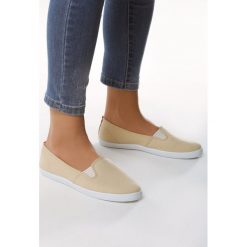 Beżowe Slip On Chill and Jump. Brązowe trampki i tenisówki damskie Born2be, w paski, z paskami. Za 39,99 zł.