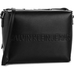 Torebka CALVIN KLEIN JEANS - Box Camera Bag K60K605779 001. Czarne listonoszki damskie Calvin Klein Jeans, bez wzorów, z jeansu, bez dodatków. Za 359,00 zł.