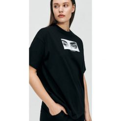 Koszulka oversize z nadrukiem - Czarny. Czarne koszulki damskie Cropp, s, z nadrukiem, bez kołnierzyka. W wyprzedaży za 27,99 zł.