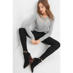 Jegginsy push-up. Czarne legginsy marki Orsay, z bawełny. Za 79,99 zł.