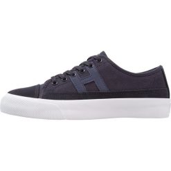 HUF HUPPER 2 LO Tenisówki i Trampki navy moonlight. Niebieskie trampki męskie marki HUF, ze skóry. Za 339,00 zł.
