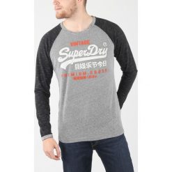 SuperDry Koszulka Szary. Szare podkoszulki męskie Superdry, m, z haftami, z bawełny, z długim rękawem. Za 231,95 zł.