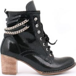 Botki - skóra naturalna - model 451 - kolor czarny błyszczący. Czarne botki damskie Zapato, na zimę, ze skóry, eleganckie, na wysokim obcasie, na sznurówki. W wyprzedaży za 279,30 zł.