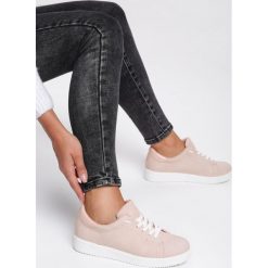 Różowe Buty Sportowe Elastic Hands. Różowe buty sportowe damskie Renee, z aplikacjami, z lakierowanej skóry, sportowe. Za 69,99 zł.