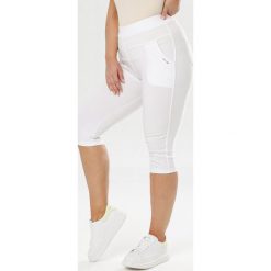Białe Spodnie Bririal. Białe jeansy damskie Born2be, xl. W wyprzedaży za 29,99 zł.