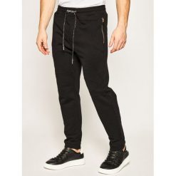 Spodnie dresowe Just Cavalli S01KA0244. Czarne jeansy męskie Just Cavalli, s, bez wzorów, z bawełny. W wyprzedaży za 789,00 zł.