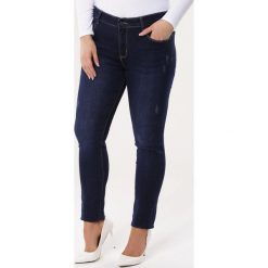 Granatowe Jeansy Sensualize. Szare jeansy damskie marki Born2be. Za 59,99 zł.