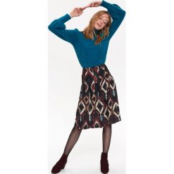 SPÓDNICA WE WZORY, Z ZAKŁADKAMI, ROZSZERZANA. Czarne spódniczki damskie Top Secret, na co dzień, na zimę, bez wzorów, eleganckie. W wyprzedaży za 49,99 zł.