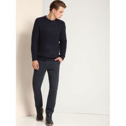 SWETER DŁUGI RĘKAW MĘSKI. Niebieskie golfy męskie marki Top Secret, na zimę, s, z jeansu, eleganckie, z klasycznym kołnierzykiem. W wyprzedaży za 39,99 zł.