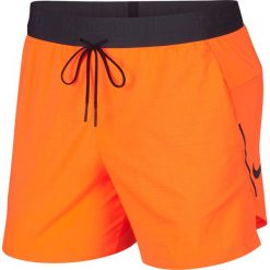 Spodenki Nike Tech Pack Flex Stride 5 Inch Shorts M Pomarańczowe. Pomarańczowe spodenki sportowe męskie Nike, na lato, m, bez wzorów, z tkaniny, do biegania. Za 214,99 zł.